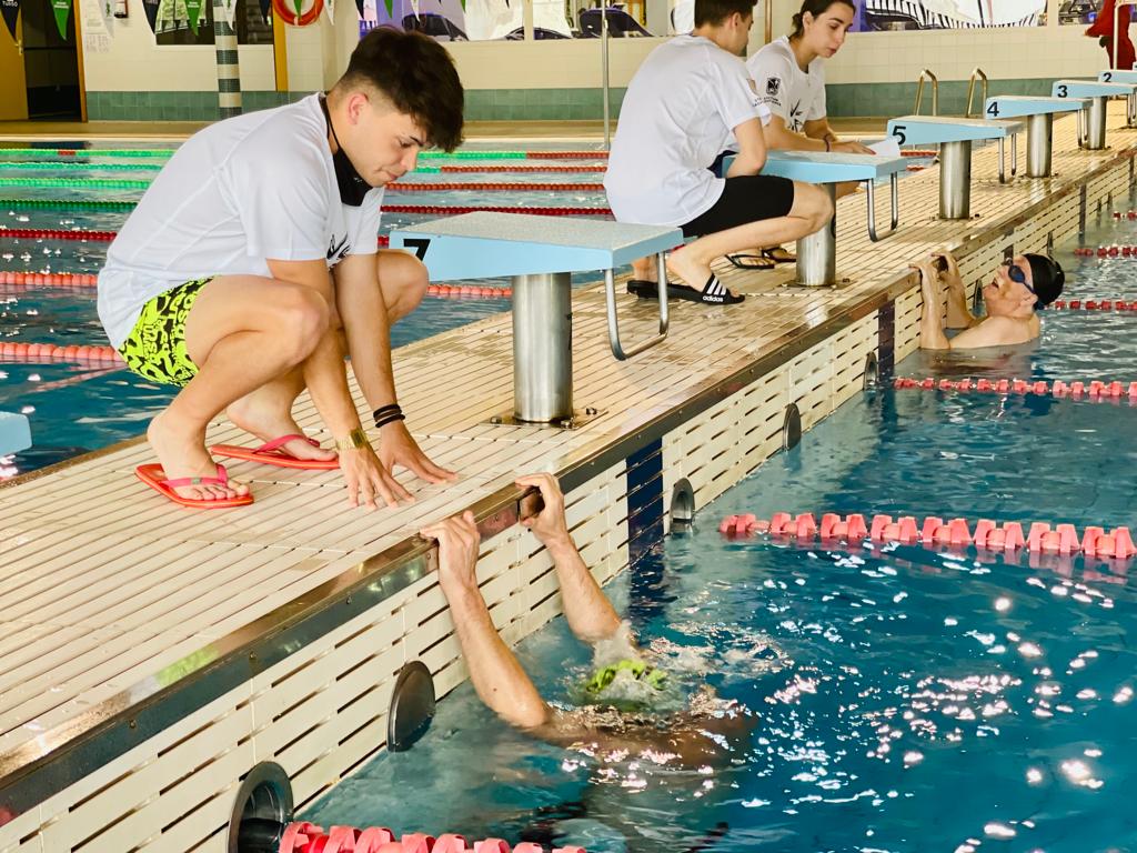 clases de natación alumnos deporte