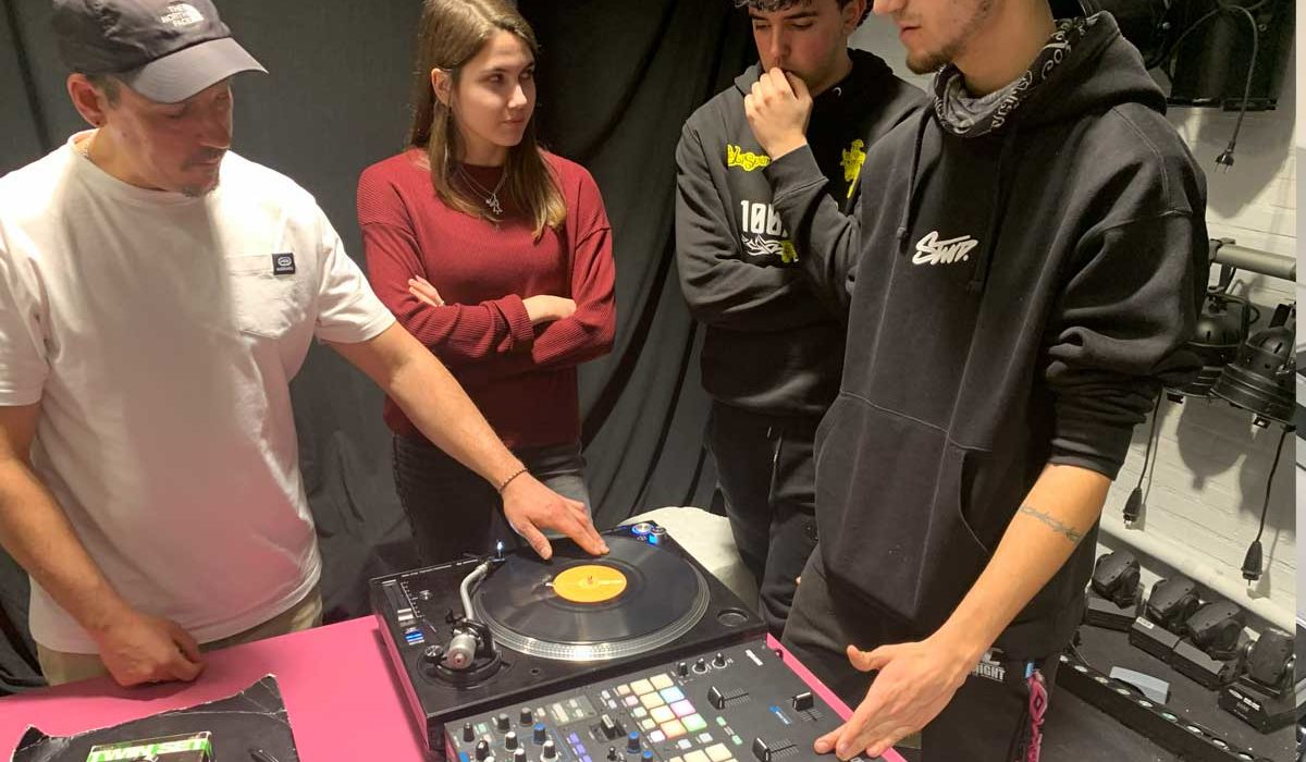 Grado Medio Video Disc Jockey y Sonido - scratch